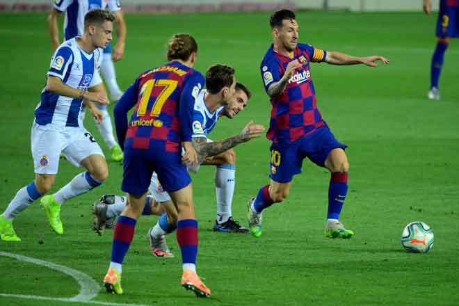  Antara babak aksi perlawanan La Liga Sepanyol di antara Barcelona dan Espanyol di Stadium Camp Nou. — Gambar AFP