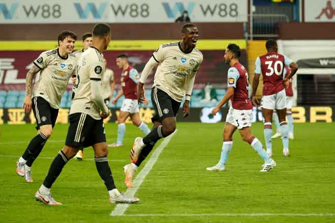  Pogba meraikan gol jaringannya pada perlawanan tersebut. Manchester United menang selesa 3-0. — Gambar AFP