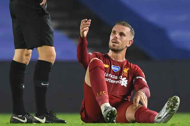  Henderson terduduk selepas mengalami kecederaan pada perlawanan EPL pada 8 Julai lalu. — Gambar AFP