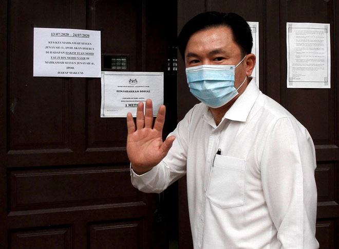  Yong, yang didakwa merogol pembantu rumah warga Indonesia, hadir di Mahkamah Sesyen, Ipoh semalam. Mahkamah menetapkan tiga hari bermula 19 Oktober depan untuk perbicaraan kes itu. — Gambar Bernama
