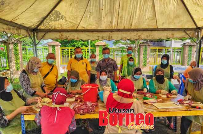  Dr Annuar (bediri empat ari kiba) ngelawa palan endur munuh dagin korban di Jalai Bandong ditu, kemari.