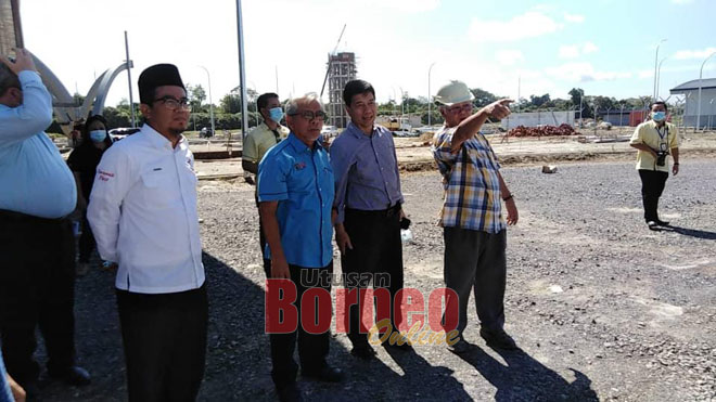  Juanda (kiba) berandau enggau Masing sentang projek ti benung dipejalaika di Bagi Menua Mukah. 