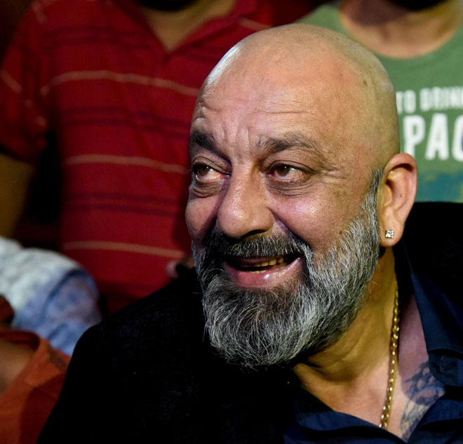  Gambar bertarikh 20 Disember 2018 menunjukkan Sanjay Dutt semasa majlis perkahwinan aktres Priyanka Chopra dan penyanyi AS Nick Jonas di Mumbai. Sanjay Dutt telah didiagnos dengan kanser paru-paru, lapor media India baru-baru ini. — Gambar AFP