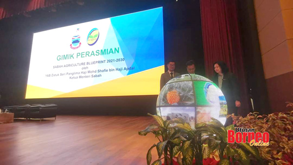  Shafie ditemani Junz melancarkan Rangka Tindakan Pertanian Sabah (Sabah Agriculture Blueprint) pada November tahun lepas melibatkan perancangan dan tindakan untuk tempoh 10 tahun dari 2021 hingga 2030. 