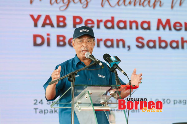  Muhyiddin menyampaikan ucapan pada majlis berkenaan.