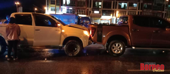 Keadaan 4WD dipandu mangsa yang merempuh bahagian belakang sebuah lagi 4WD di Junction 5, Jalan Tun Hussein Onn pada malam Ahad.