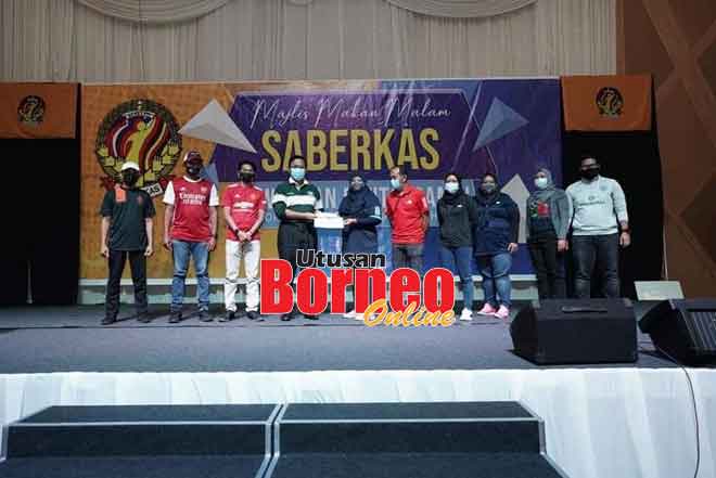  Dr Abdul Rahman semasa Majlis Makan Malam SABERKAS Cawangan Pantai Damai di Kuching.