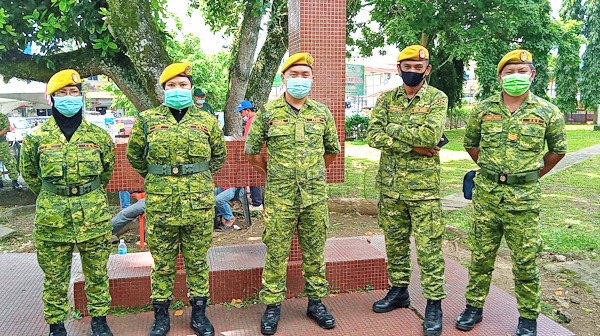  Sebahagian anggota RELA yang bertugas sekitar pekan Ranau.