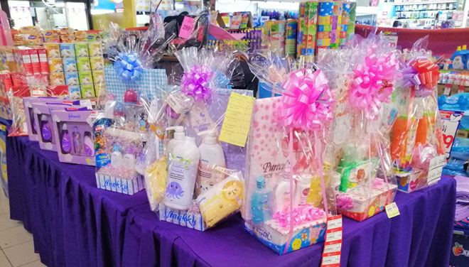  Pelbagai produk bayi sedang dipromosi di Emart Tudan. 