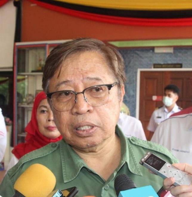 Abang Johari bercakap kepada pemberita selepas Majlis Pelancaran Melabuh Tukun Tiruan di Perairan Sampadi-Tanjong Datu, Sematan hari ini.