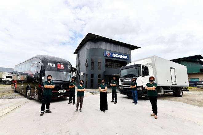 Cawangan Baru Jualan dan Perkidmatan oleh Scania Malaysia di Kuching, Sarawak, kini dibuka. Cawangan ini dipimpin oleh Phang Yee Fong, Pengurus Wilayah di Wilayah Timur (depan, kedua dari kiri) bersama dengan pasukan beliau.