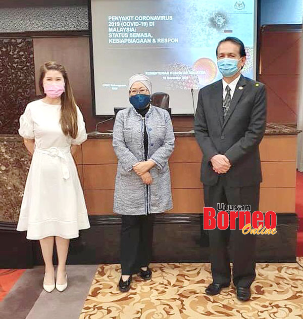  Vivian (kiri) bersama Dr Jemilah dan Dr Noor Hisham semasa taklimat khas perkembangan terkini  COVID-19 di Malaysia.