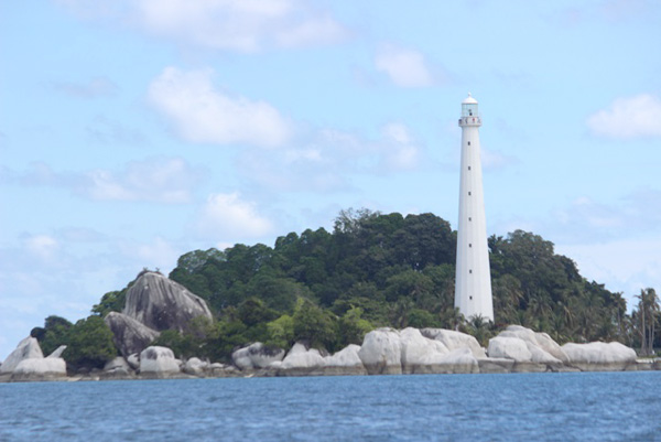 BERSEJARAH…Menara bersejarah di Pulau Lengkuas.