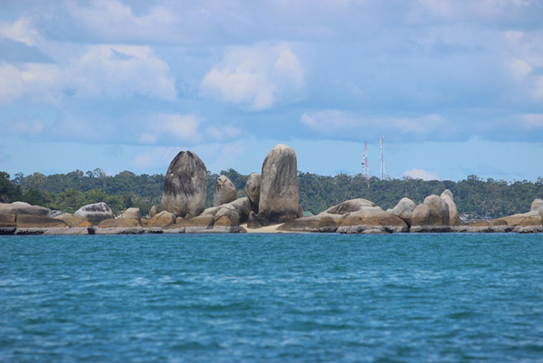 MEMUKAU…Antara keindahan  batuan granit di Belitung.
