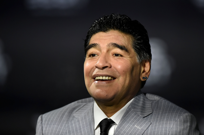  Gambar yang diambil pada tahun 2017 semasa Maradona menghadiri upacara Anugerah FIFA di Zurich. — Gambar AFP