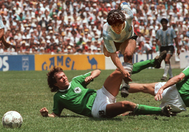 Perlawanan semasa Argentina memenangi Piala Dunia 1986. — Gambar AFP