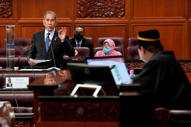 Wan Junaidi ketika membuat penggulungan pada Mesyuarat Ketiga Penggal Ketiga Parlimen Ke-14 Persidangan Dewan Negara di Parlimen Malaysia hari ini.  - Gambar Bernama 