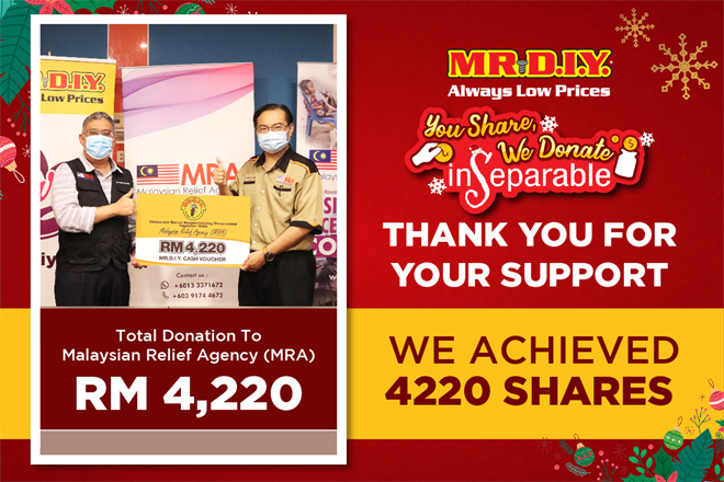  SetiausahaAgung MRA Dr Shahrizal Azwan Samsudin (kiri) bersama Presiden MRA Dr Mohd Daud Sulaiman menunjukkan sumbangan baucar tunai sebanyak RM4,220.