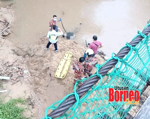  Mayat mangsa yang ditemukan dalan keadaan terapung di Sungai Moyong.