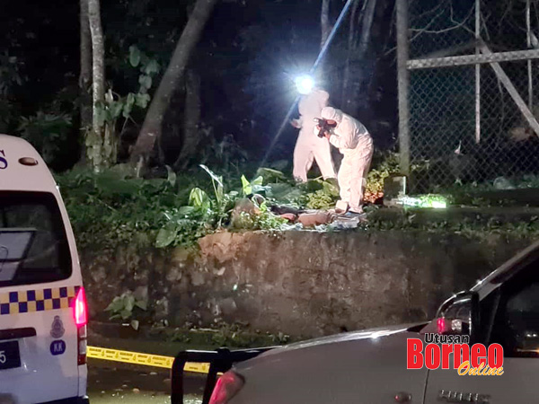  Mayat mangsa yang ditemukan di kawasan semak berhampiran tangki air di Jalan Bandaran di sini.