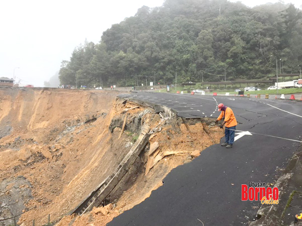  Taman runtuh seluas kira-kira 100 meter di tempat letak kereta Taman Negara Kinabalu.