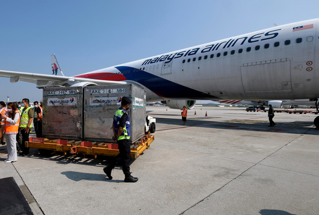 Persiapan penerimaan Vaksin Pfizer-BioNTech di KLIA pada 17 Februari lalu. - Gambar Bernama