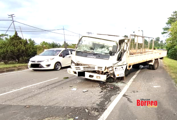  Keadaan lori yang rosak di bahagian depan akibat melanggar pacuan empat roda dan lori 10 tan dalam kemalangan itu.