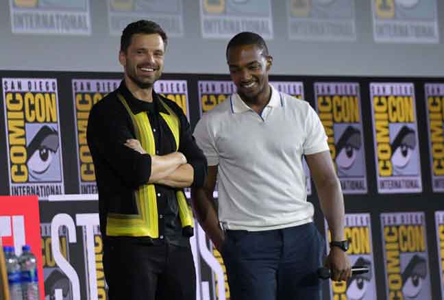  Gambar fail bertarikh 20 Julai 2019 menunjukkan Stan (kiri) dan Mackie semasa Comic Con di San Diego, California. Siri enam episod ‘The Falcon and the Winter Soldier’ kini boleh ditonton di Disney+. — Gambar AFP