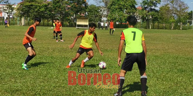  Pemain Sarawak United III gigih melakukan latihan menjelang kempen Piala Belia 2021 yang akan menyingkap tirainya pada Jun depan.