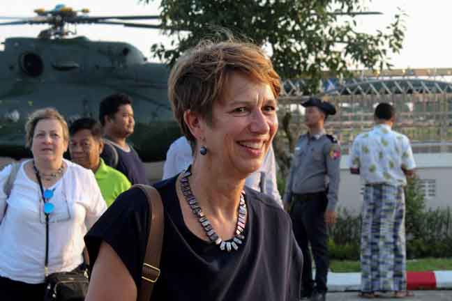  Gambar fail 15 Oktober 2018 ini menunjukkan Christine tiba di Lapangan Terbang Sittwe di Rakhine State. — Gambar AFP