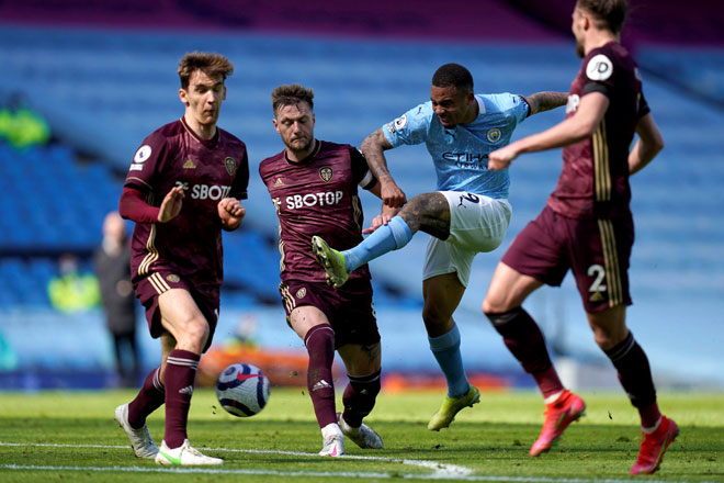  Babak aksi perlawanan Liga Perdana Inggeris di antara Man City dan Leeds Utd di Stadium Etihad. — Gambar AFP