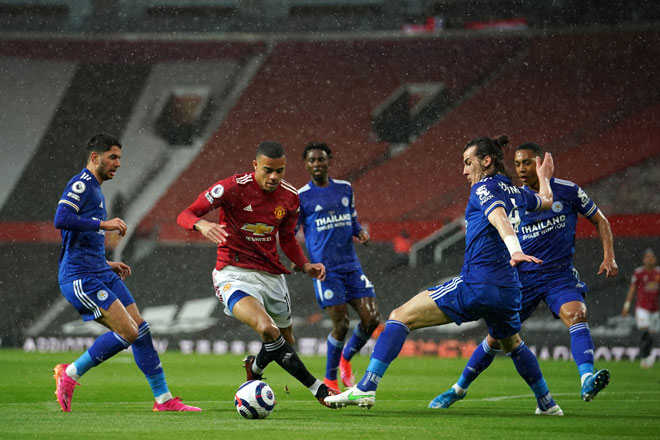  Sebahagian daripada babak aksi perlawanan EPL di antara Man Utd dan Leicester City di Old Trafford. — Gambar AFP