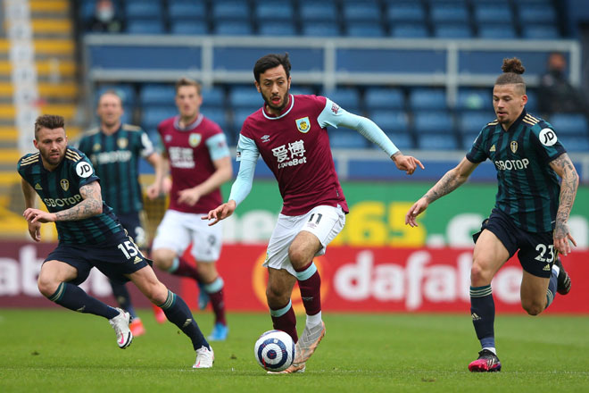  Sebahagian daripada babak-babak aksi perlawanan Liga Perdana Inggeris di antara Burnley dan Leeds Utd di Turf Moor. — Gambar AFP