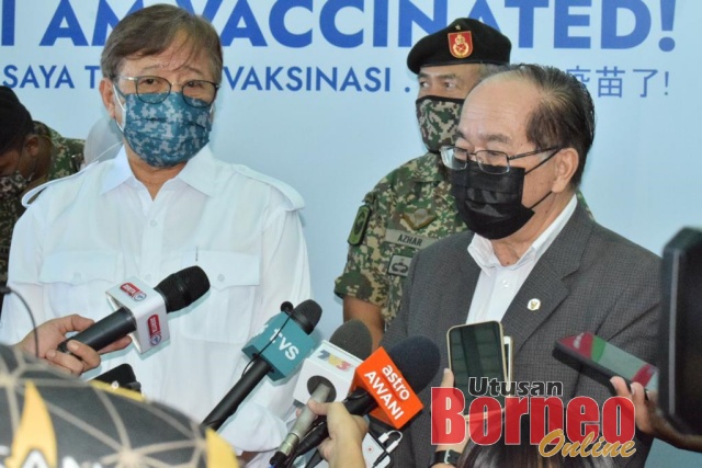 Abang Johari ditemui media selepas melawat PPV AstraZeneca di BCCK hari ini. - Gambar oleh Rosytein Emmor