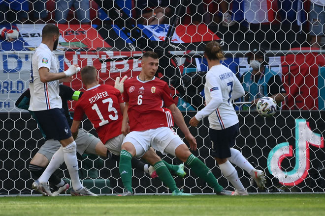  Aksi perlawanan Euro 2020 Kumpulan F di antara Hungary dan Perancis yang berlangsung di Puskas Arena di Budapest. Perlawanan berakhir seri 1-1. — Gambar AFP