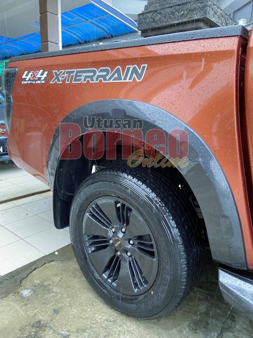  Rim 18 inci dengan kemasan warna hitam menampakkan Isuzu D-Max X-Terrain lebih 'sporty'.