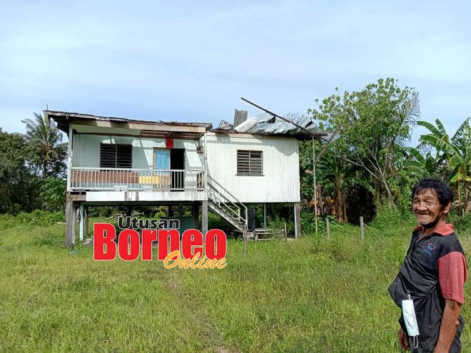  Bumbung rumah William yang rosak akibat dipukul ribut.