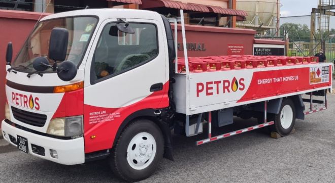 Silinder LPG PETROS dalam penghantaran ke Kuching.
