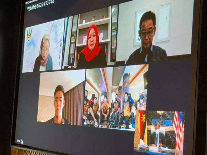 Ketua menteri ketika menyampaikan Amanat Khas menerusi aplikasi Zoom kepada lima atlet para dari Sarawak yang bakal bertarung dalam acara masing-masing di Sukan Paralimpik Tokyo.