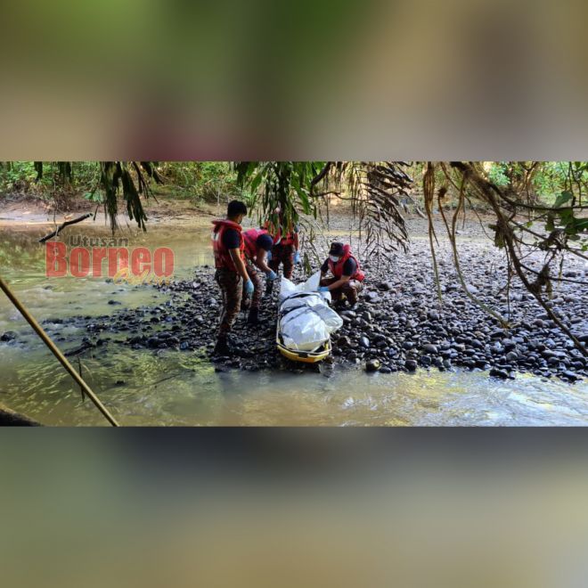  Mayat mangsa ditemukan di tebing sungai oleh orang awan kira-kira jam 7.52 pagi.