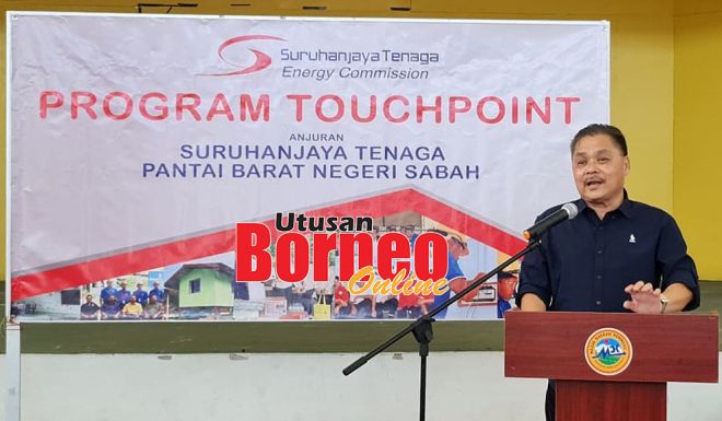  Robert ketika berucap pada majlis Penutupan Program Touchpoint anjuran Suruhanjaya Tenaga Pantai Barat Sabah di Bingkor