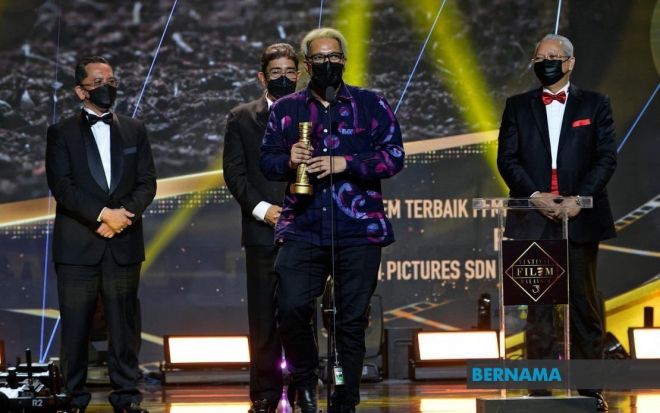 Filem ‘Roh' arahan Emir Ezwan dinobat sebagai filem terbaik pada Anugerah Festival Filem Malaysia (FFM) KE-31. -Gambar Bernama