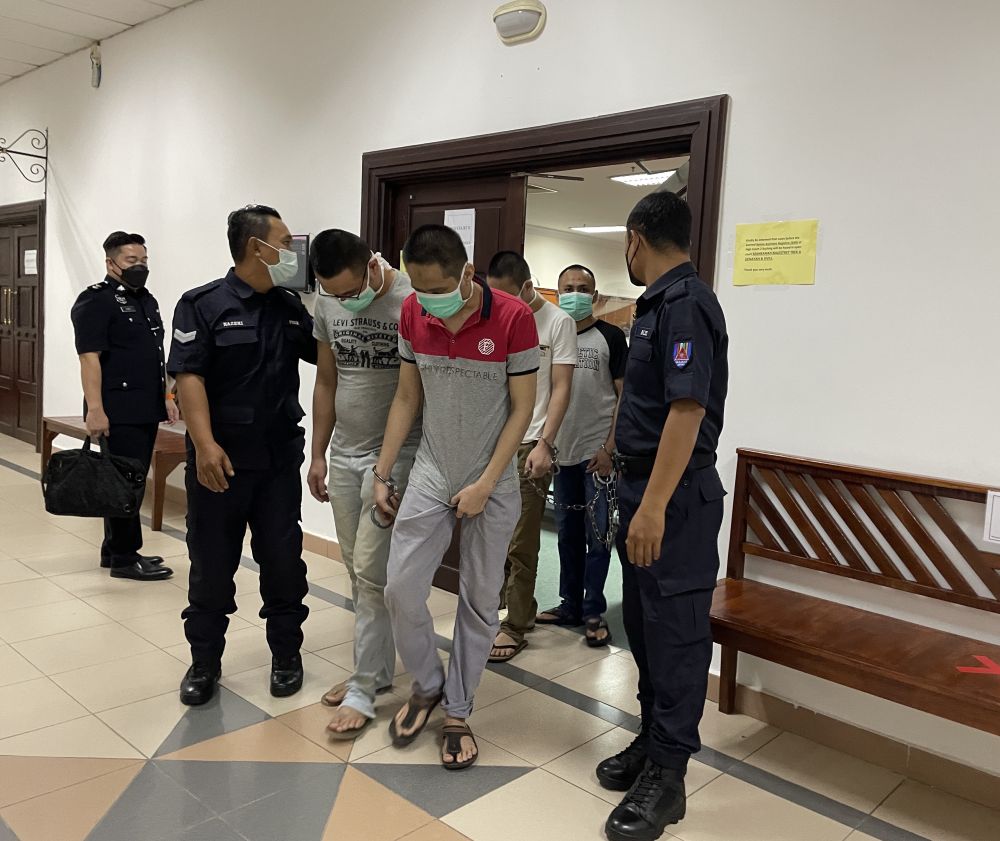Mohd Hadi, Robert Erni, Joshua dan Fery keluar dari kamar Mahkamah Tinggi Kuching hari ini selepas dijatuhkan hukuman.