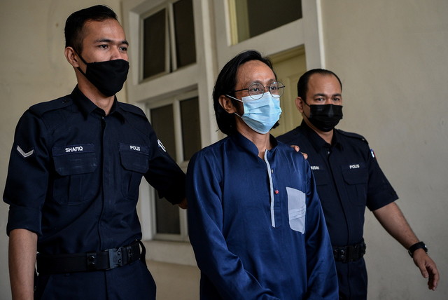 Radhi OAG mengaku tidak bersalah di Mahkamah Majistret Petaling Jaya hari ini atas pertuduhan mencederakan bekas isterinya di sebuah tempat parkir di Kota Damansara dua hari lalu. -Gambar Bernama