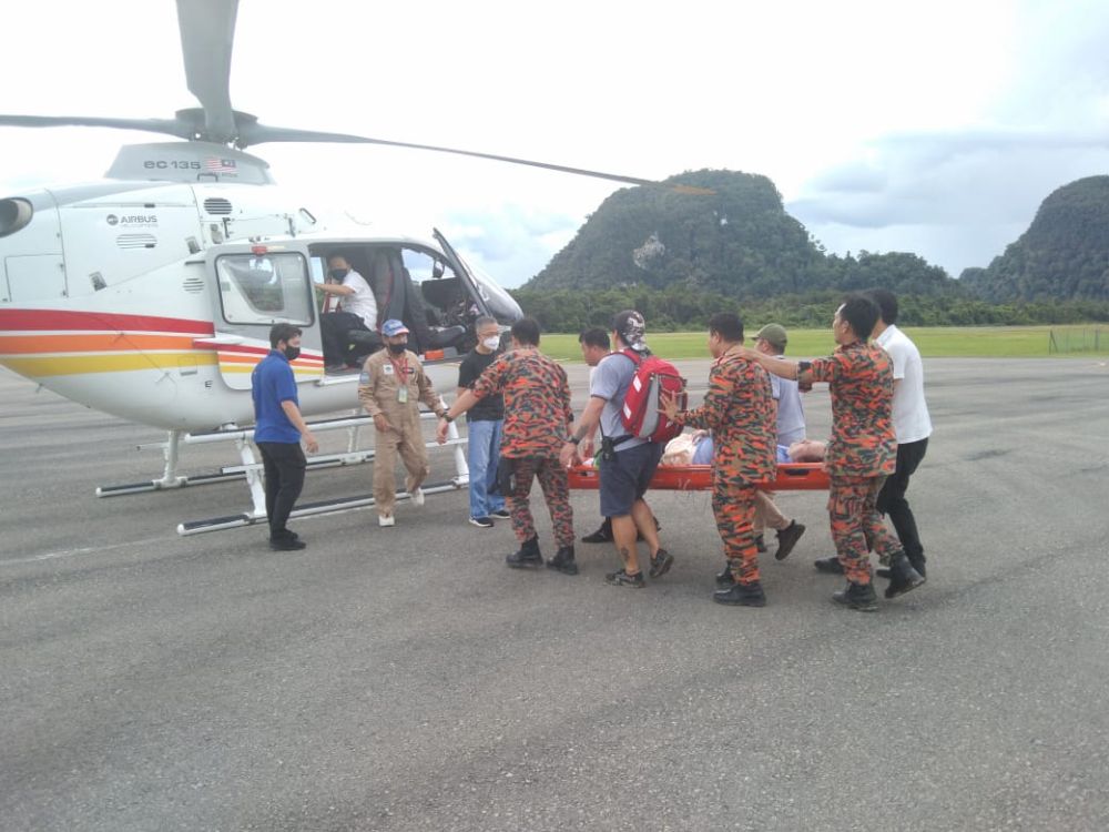  mangsa dibawa naik dan dihantar ke Lapangan Terbang Mulu untuk diterbangkan ke Miri menggunakan helikopter 