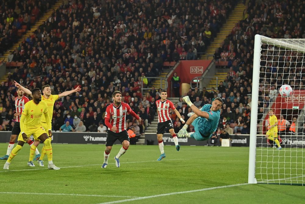 Sebahagian daripada babak-babak aksi perlawanan Liga Perdana Inggeris di antara Southampton dan Liverpool di Stadium St Mary. — Gambar AFP