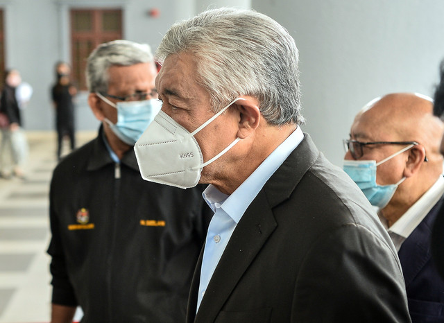 Ahmad Zahid hadir di Kompleks Mahkamah Kuala Lumpur hari ini, untuk prosiding bela diri bagi 47 pertuduhan membabitkan pecah amanah, rasuah dan pengubahan wang haram berkaitan dana Yayasan Akalbudi yang dihadapi beliau - Gambar BERNAMA 