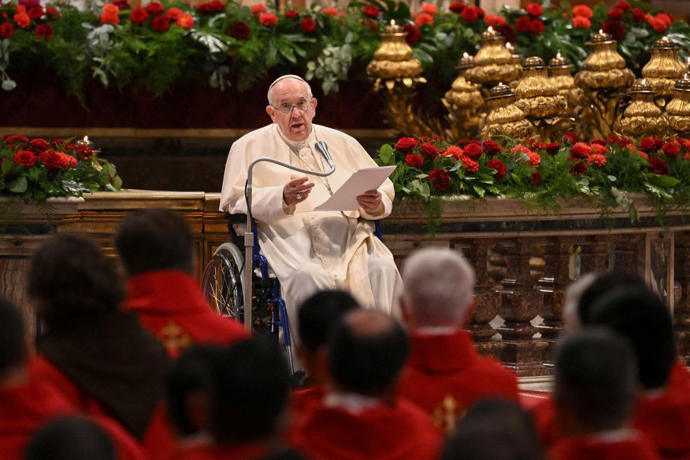 Pope duduk di kerusi roda berikutan menerima rawatan lutut, merayakan Misa Pentekosta di St. Peters Square, kelmarin. - Gambar AFP