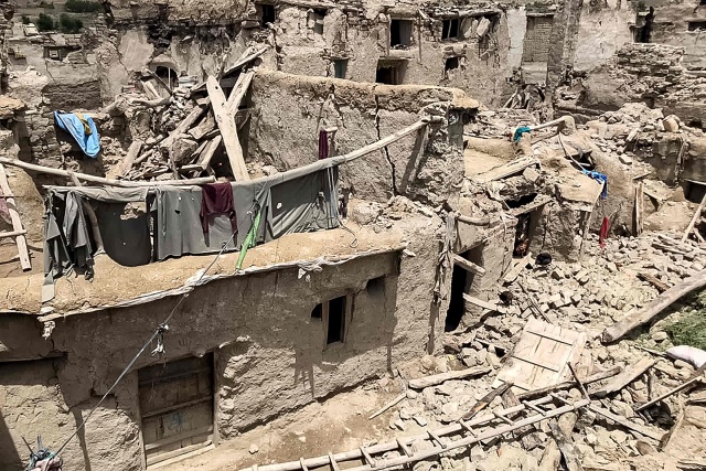 Keadaan kediaman yang rosak susulan gempa bumi di daerah Gayan, wilayah Paktika pada 22 Jun 2022. - Gambar AFP