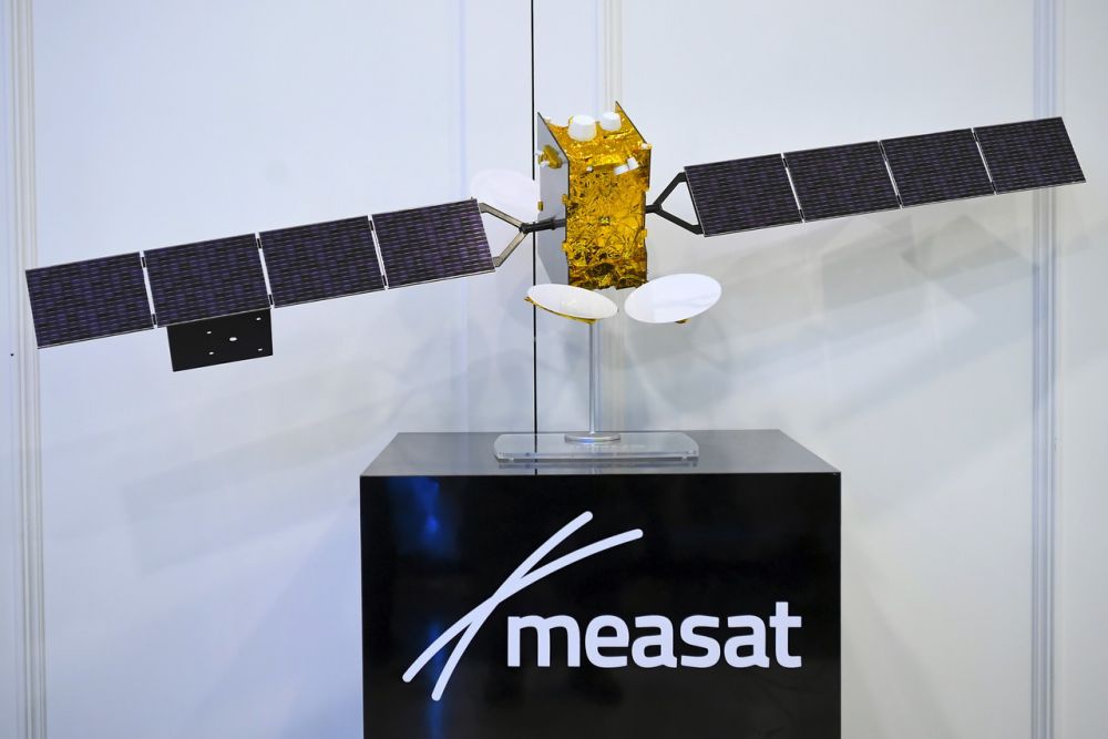 Replika satelit Measat-3d dipamerkan pada Majlis pelancaran MEASAT-3d dari Kourou Space Centre, French Guiana di Pusat Dagangan Dunia Kuala Lumpur (WTC-KL) pada Rabu - Gambar BERNAMA